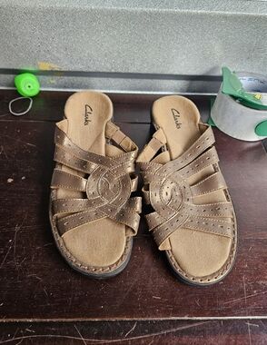 Clarks Bendable Womens Sandals Wedge Slip On Metallic Bronze Strappy  Size 7 M